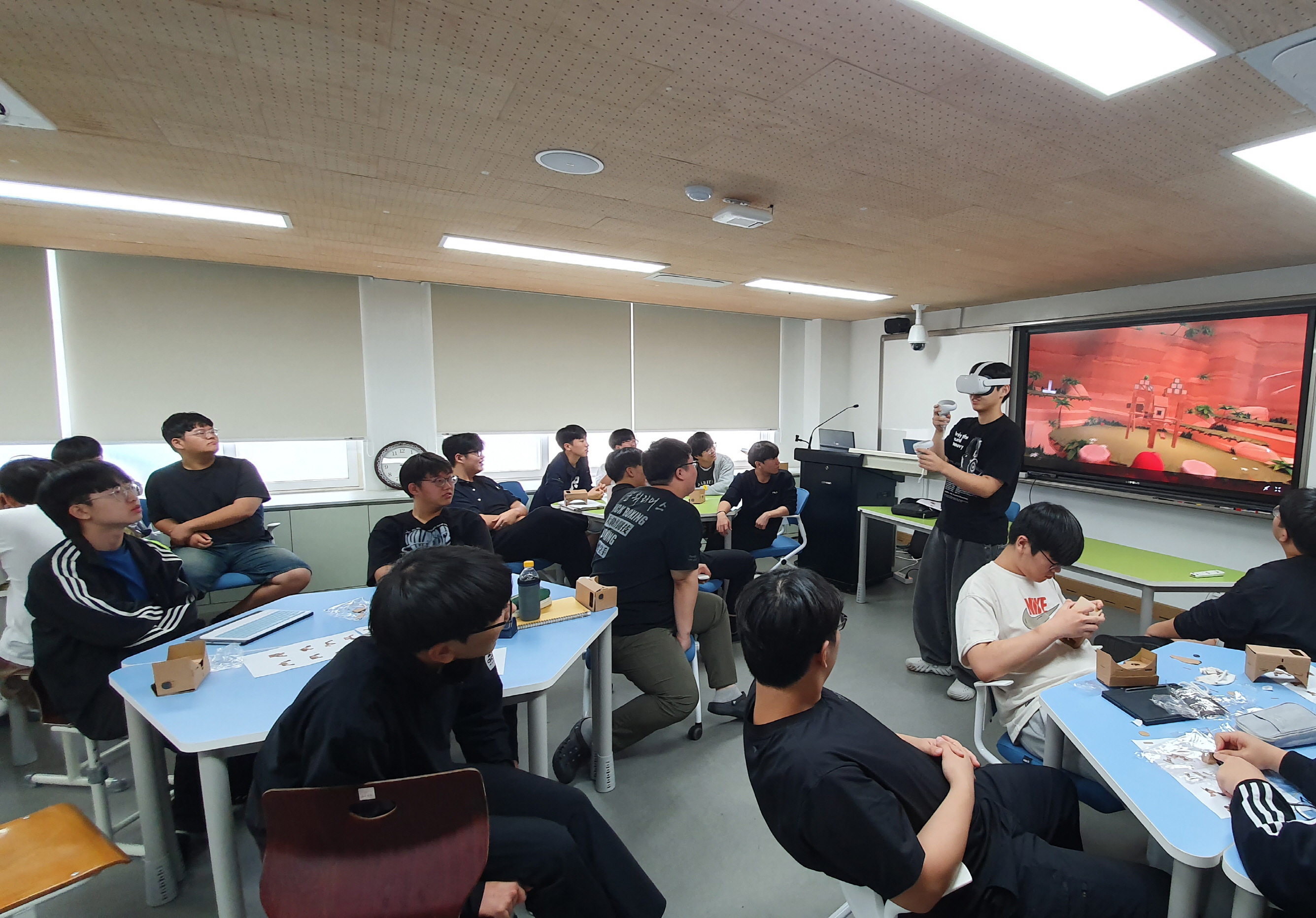 건양대 국방XR학부, 태안고등학교에서 VR 진로체험 특강 성료